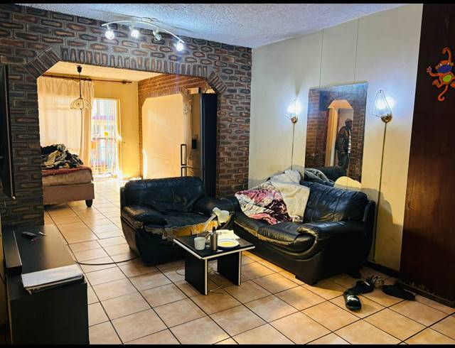 3 BEDROOM APARTMENT FOR SALE IN SUNNYSIDE